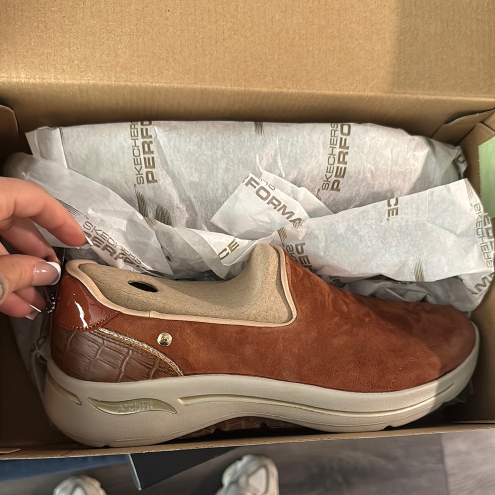 SKETCHERS GO WALK ARCH FIT
